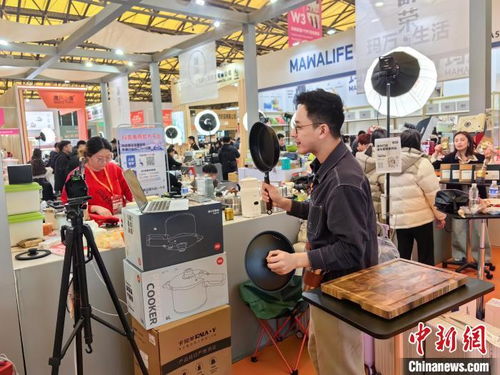 萬商云集浦江畔 上海開春掀起“展會熱”，日用百貨電商與線下交易并駕齊驅